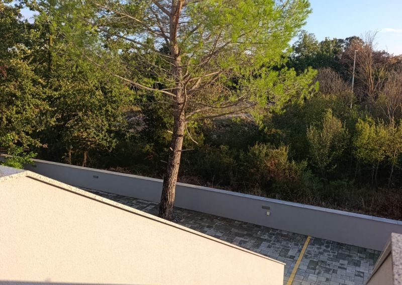 Chorvátsko - Novostavba apartmánu v tichej lokalite blízko lesa v Nin - Zaton