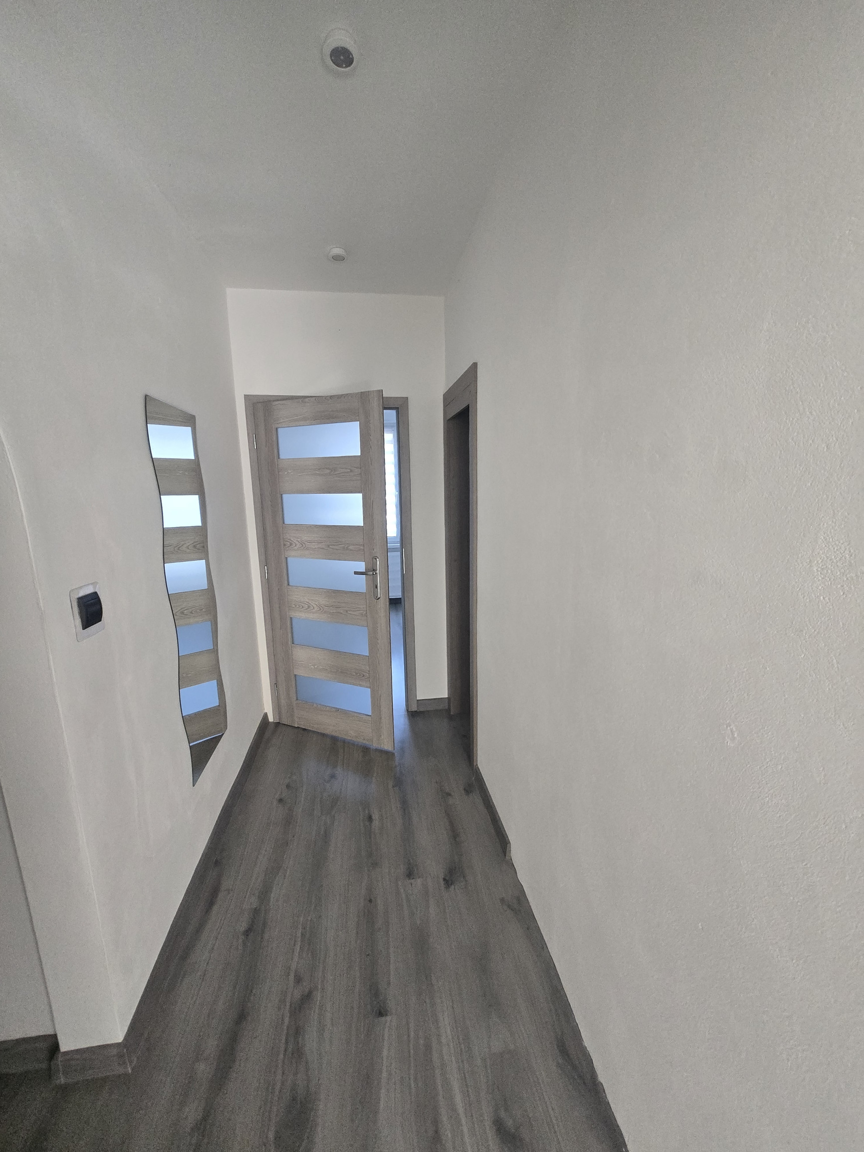 EXKLUZÍVNE: Štýlový 2,5-izbový byt s balkónom v príjemnej lokalite