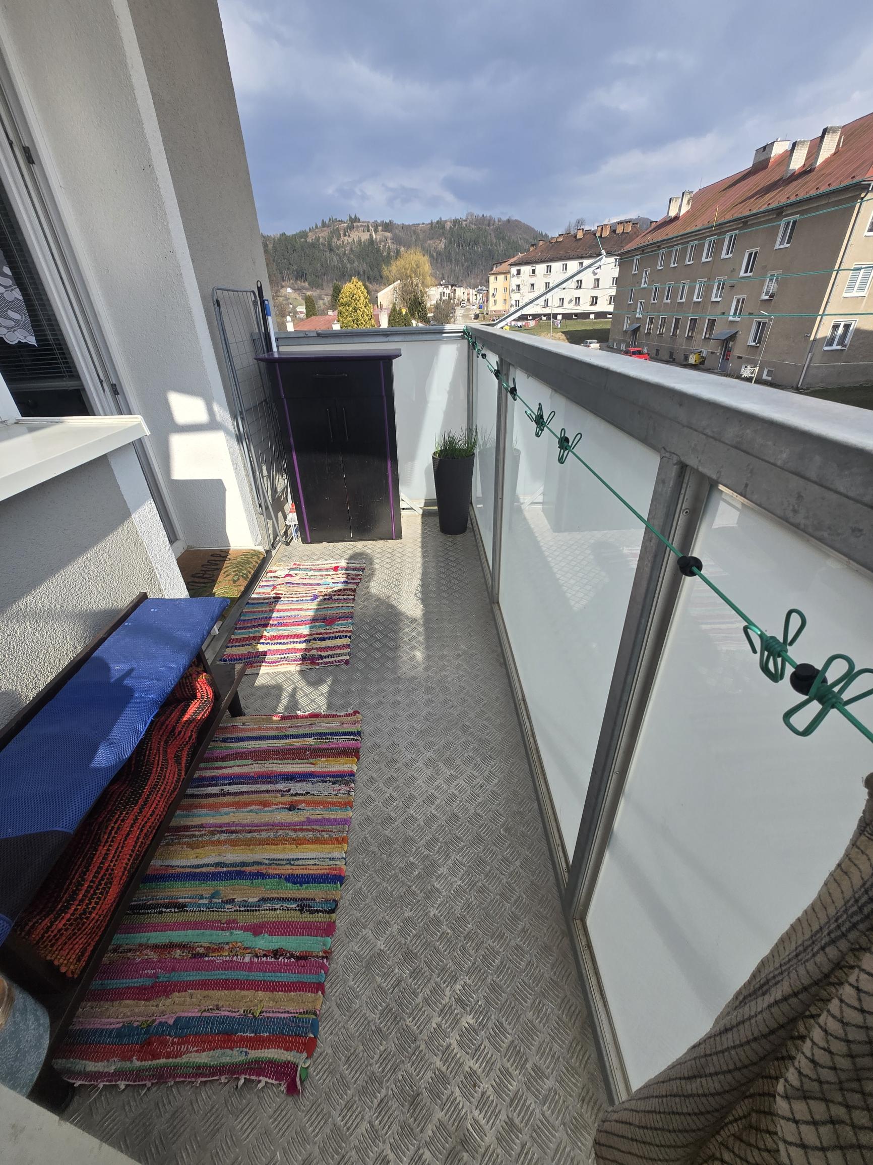 PREDAJ: 2-izbový byt s balkónom – Valaská, Hronská ulica