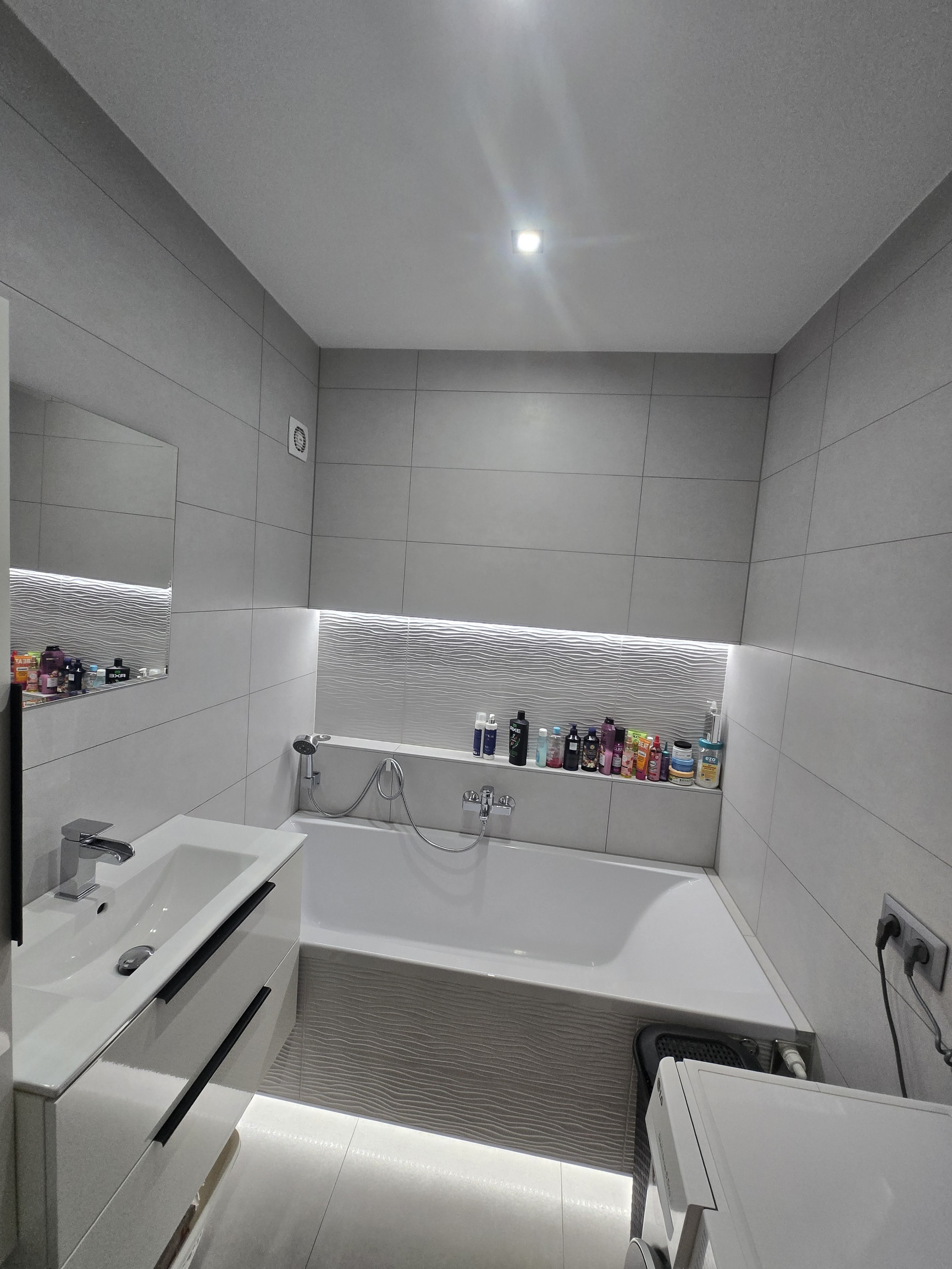 Rezervované - MODERNÝ A SLNEČNÝ: Kompletne zrekonštruovaný 1-izbový byt s loggiou v Brezne